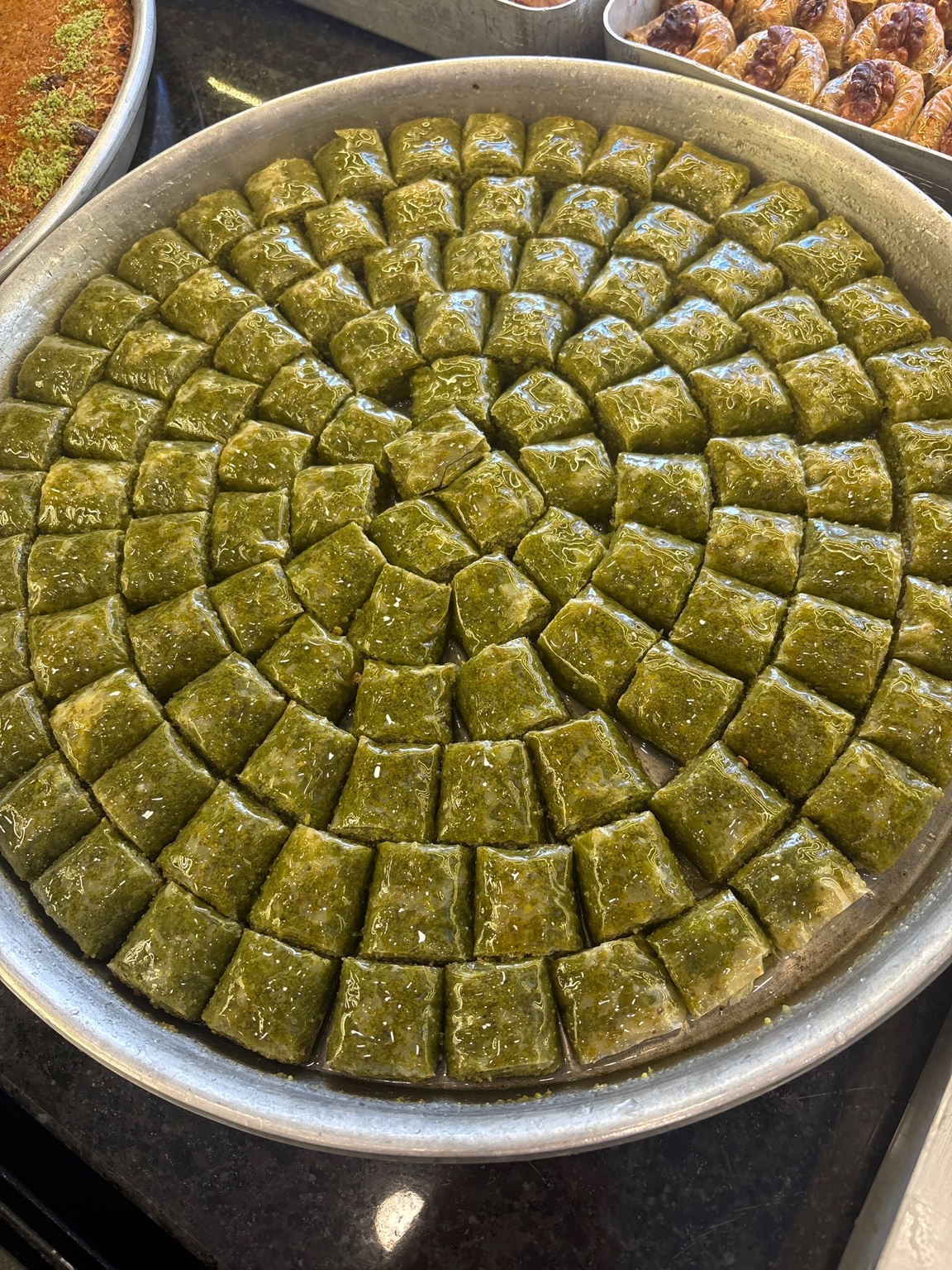 Günlük taze fıstıklı baklava tepsisi