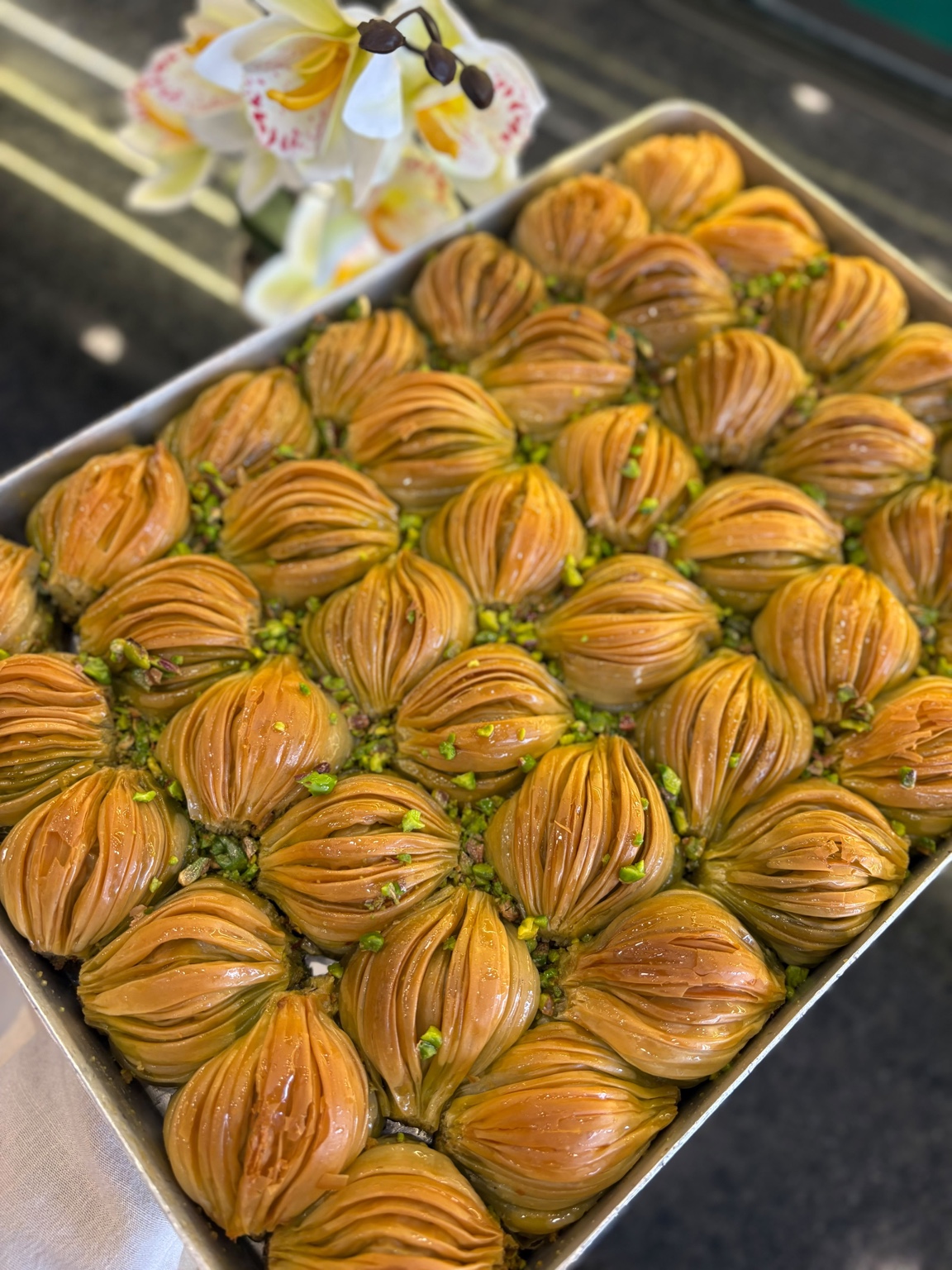 Bol Antep fıstıklı midye baklava